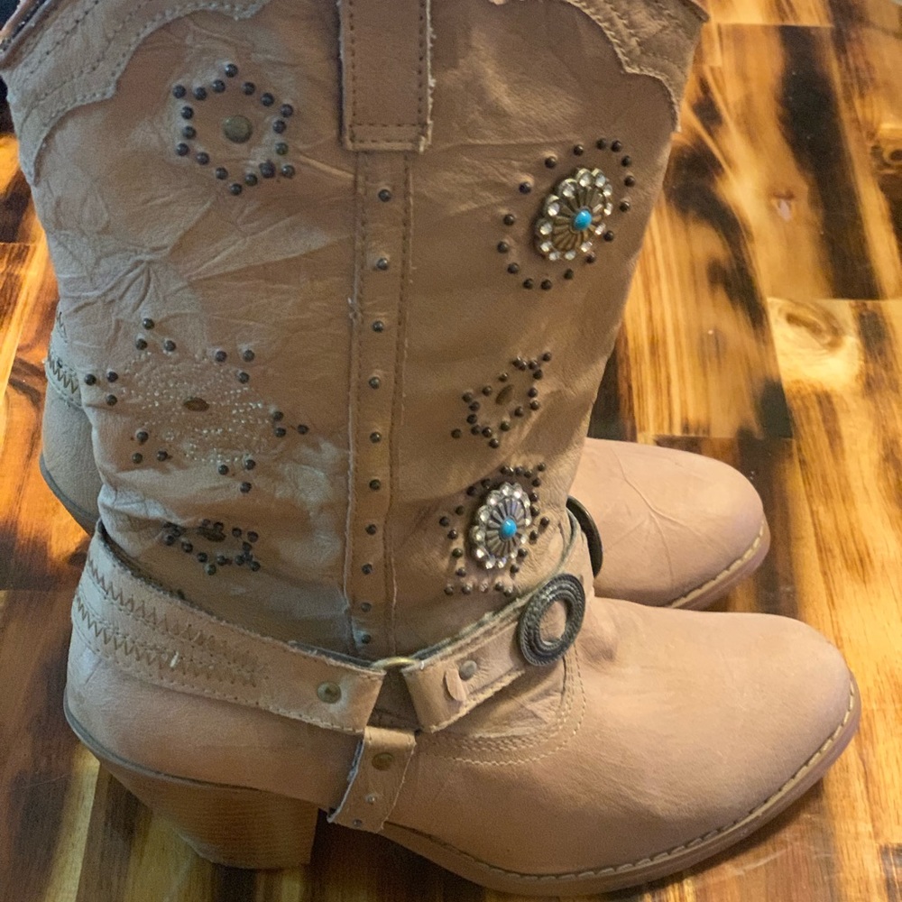 Dingo ladies dress boots.. size 8 medium